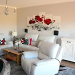 Familienfreundliche Haushaelfte In Casa de Férias *