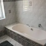 Familienfreundliche Haushaelfte In Casa de Férias