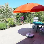 Familienfreundliche Haushaelfte In Casa de Férias *