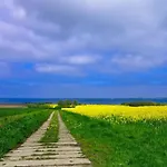 Familienfreundliche Haushaelfte In Alt Bukow