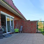 Familienfreundliche Haushaelfte In Alt Bukow